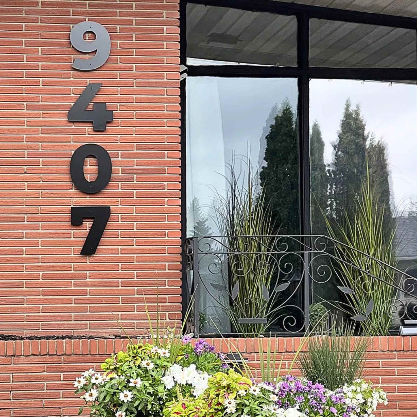 showing 12 inch BOLD RETRO address numbers on a brick mid century modern home
