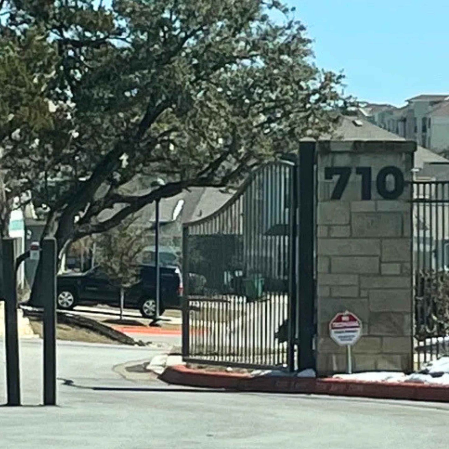 showing 12 inch BOLD RETRO address numbers on a stone pillar