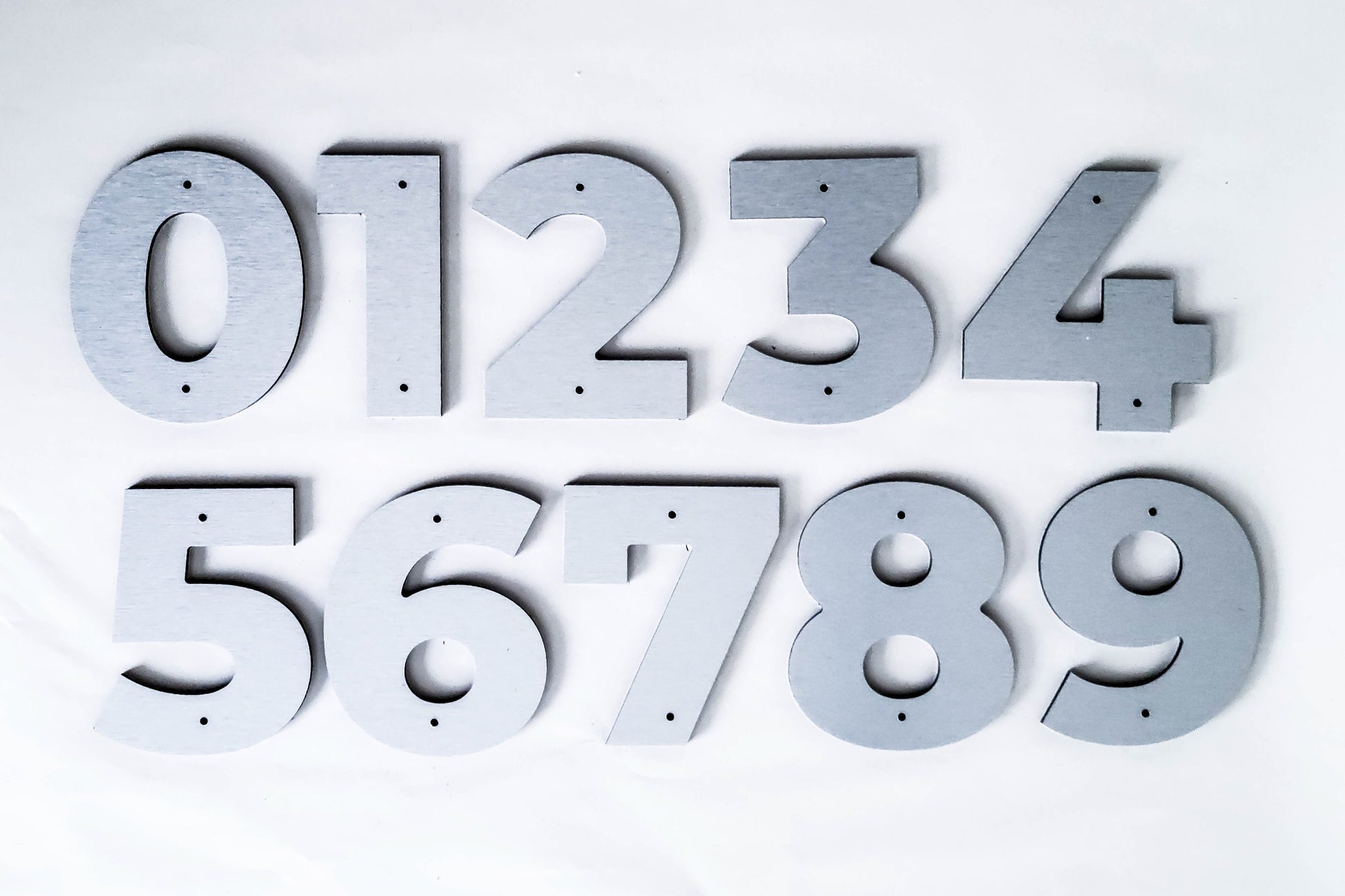 BOLD RETRO house numbers in brushed silver